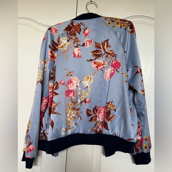 Belle & Sky Floral Vintage Satin Bomber Jacket Size Medium - Picture 2 of 8